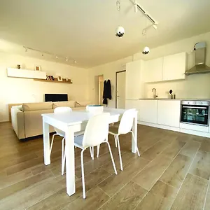 Sol Lakeview Apartment